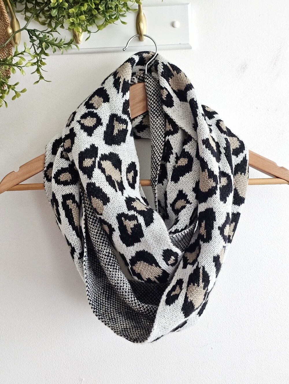 Roxy Leopard Print Knit Infinity Scarf Black Cream Tan Reversible One Size